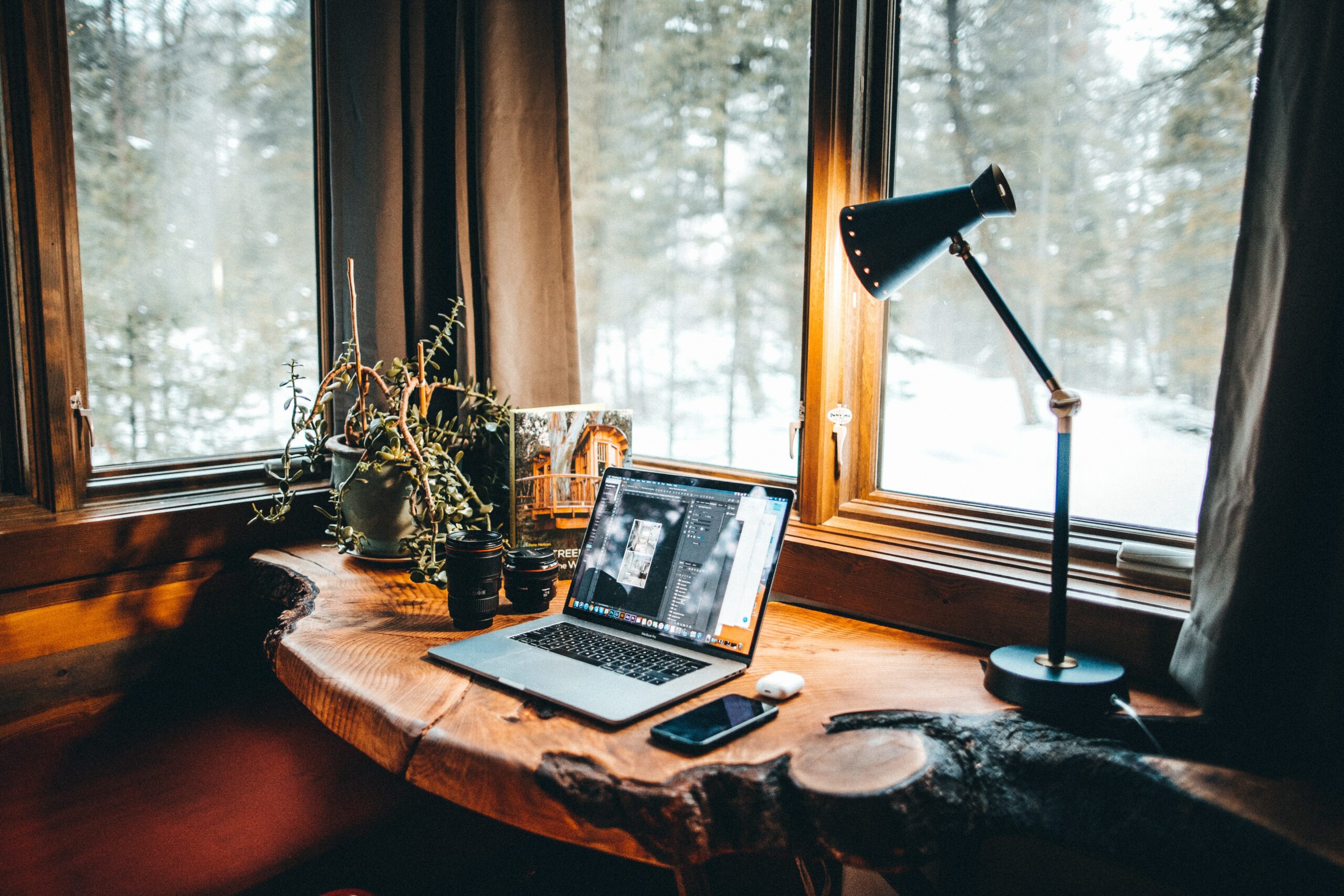 Comment créer un espace de travail dédié pour rester productif en télétravail